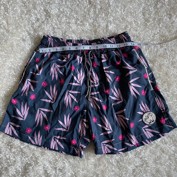 Shorts - Picture 2 of 6